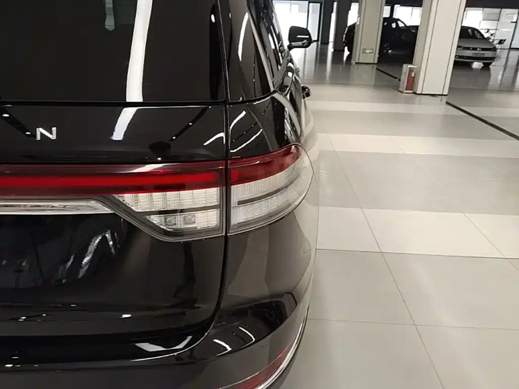 Lincoln Aviator — миниатюра 8