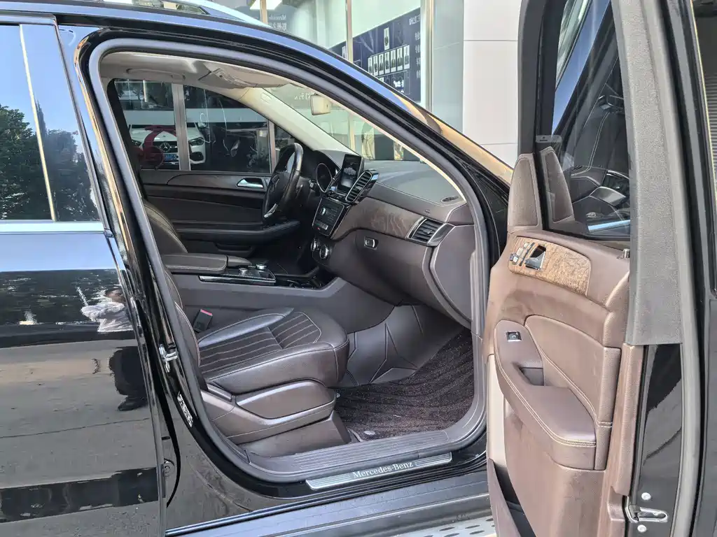 Mercedes-Benz GLE (Import) — миниатюра 10