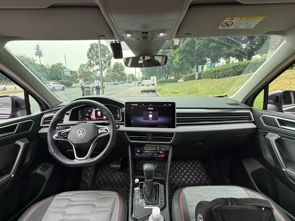 Volkswagen Tiguan L PHEV — миниатюра 13