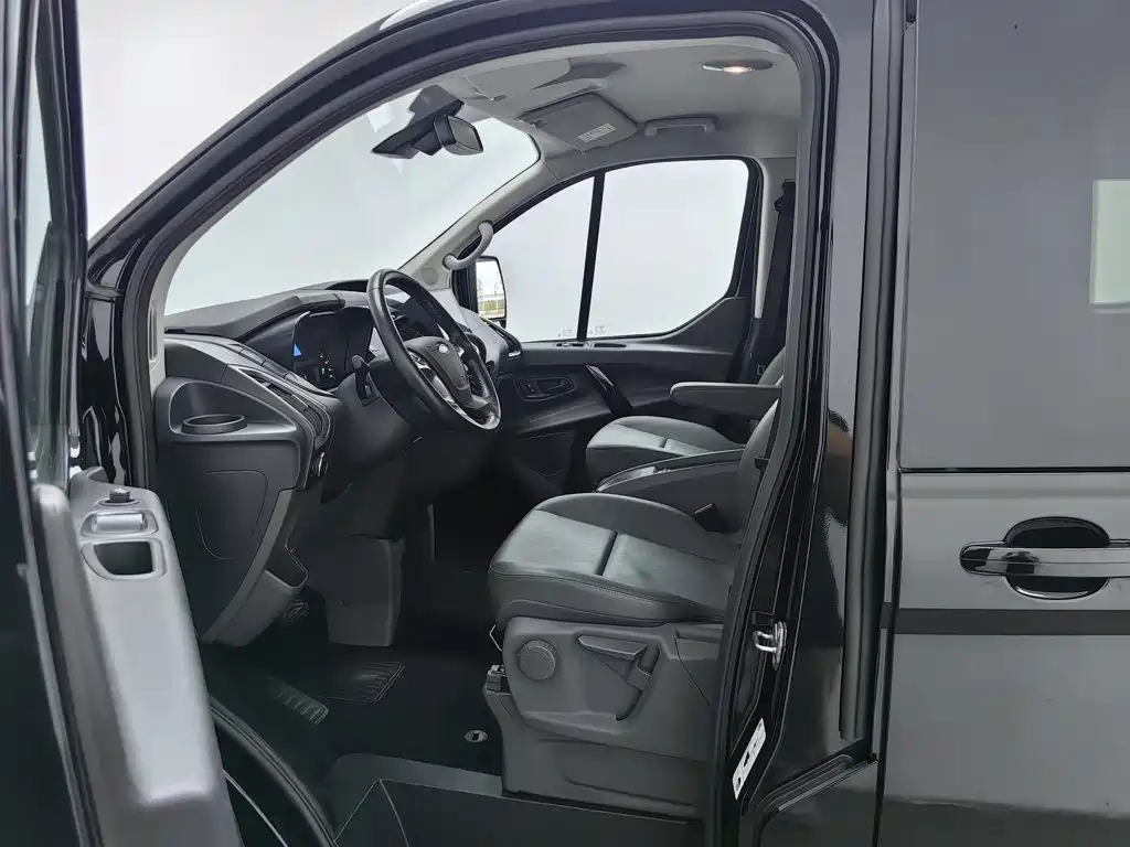 Ford Tourneo — миниатюра 10