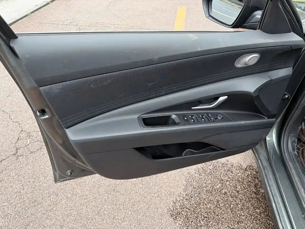Hyundai Elantra — миниатюра 6