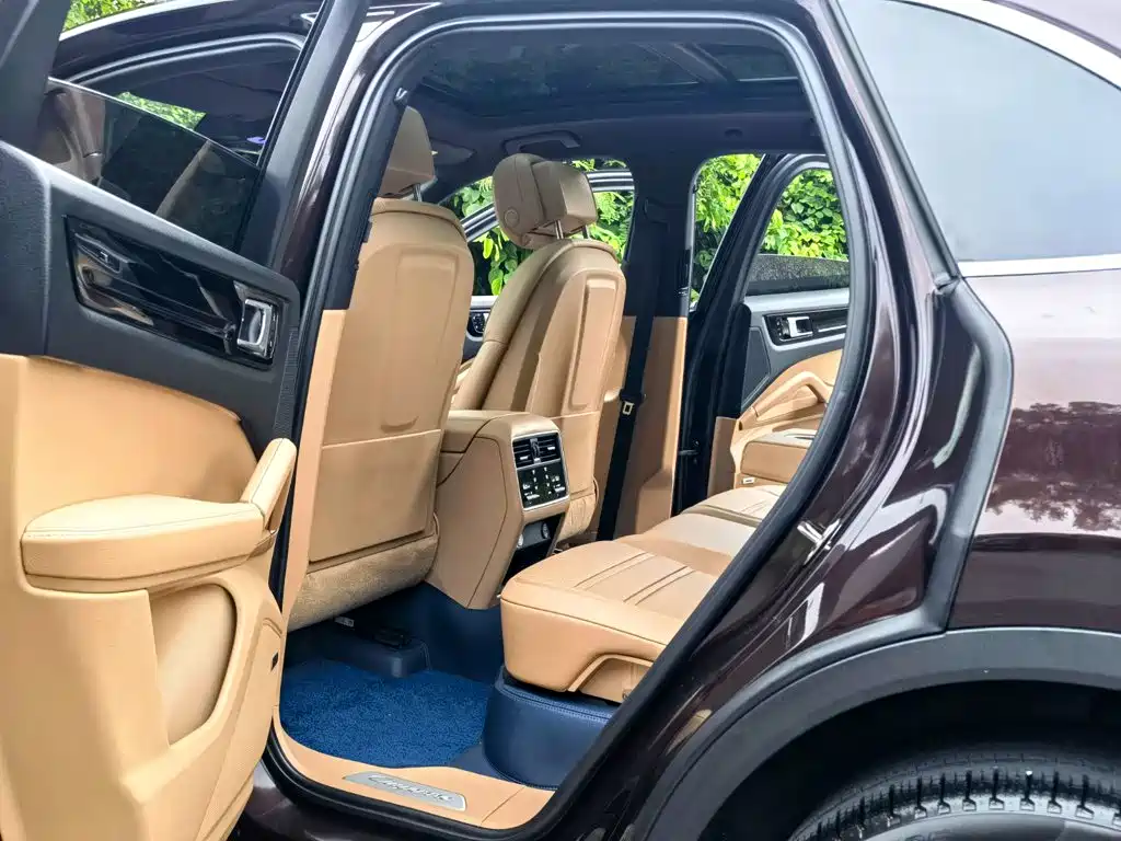 Porsche Cayenne — миниатюра 10