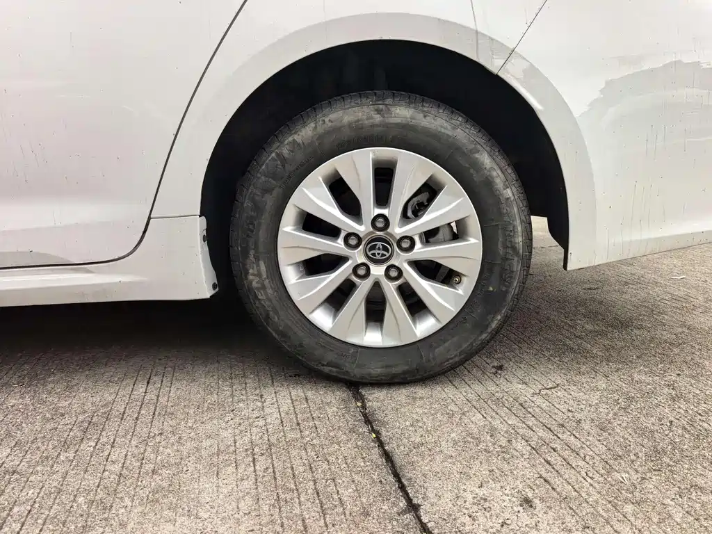 Toyota Corolla — миниатюра 13