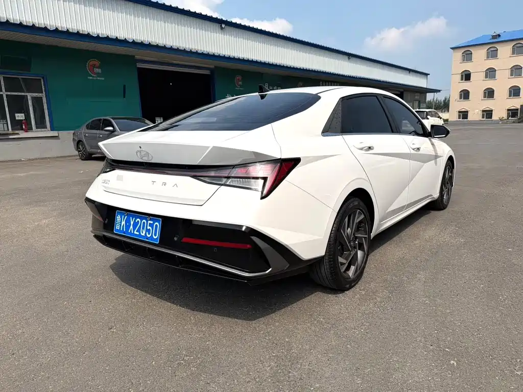 Hyundai Elantra — миниатюра 11