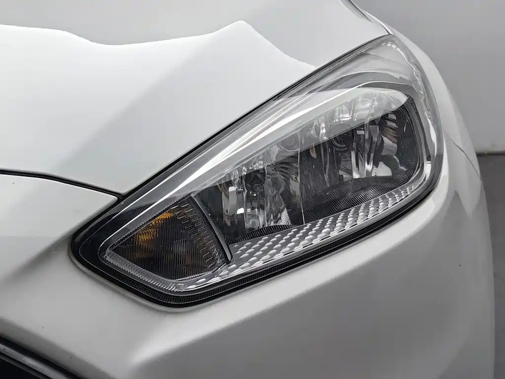 Ford Focus — миниатюра 7
