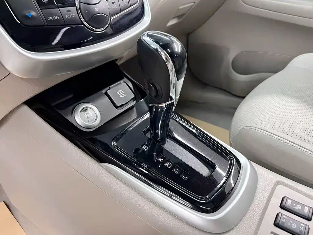 Nissan Tiida — миниатюра 11