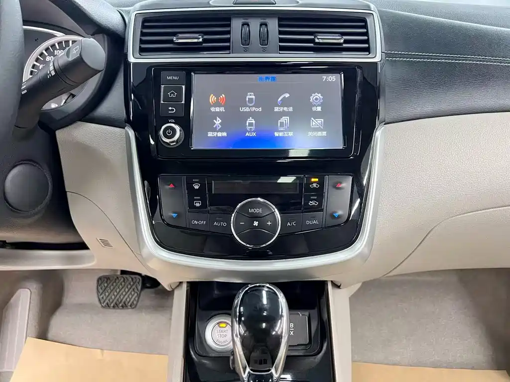Nissan Tiida — миниатюра 17