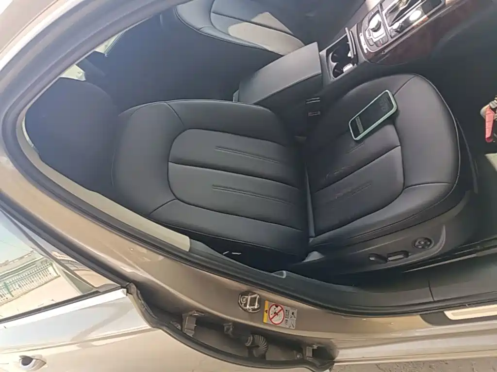 Audi A6L — миниатюра 25