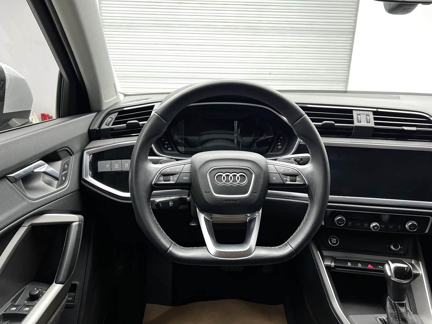 Audi Q3 1.4 л 2022 г. Белый, пробег 36000 км