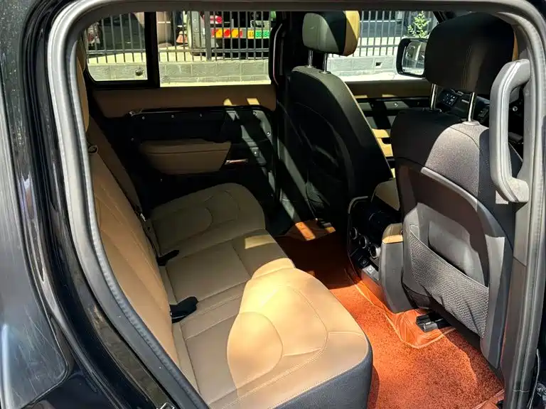 Land Rover Defender — миниатюра 16