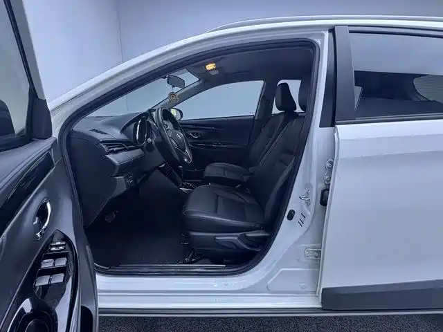 Toyota Yaris L — миниатюра 13
