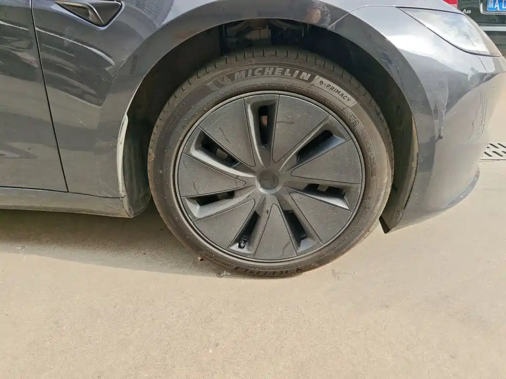 Tesla Model 3 — миниатюра 8