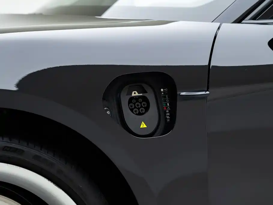 Porsche Taycan — миниатюра 7