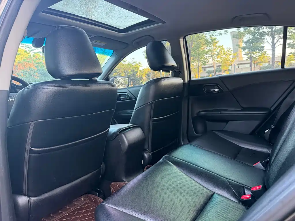 Honda Accord — миниатюра 8