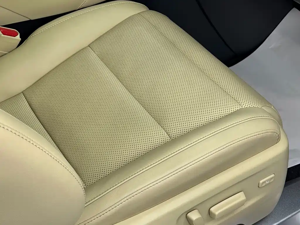 Toyota Alphard — миниатюра 33