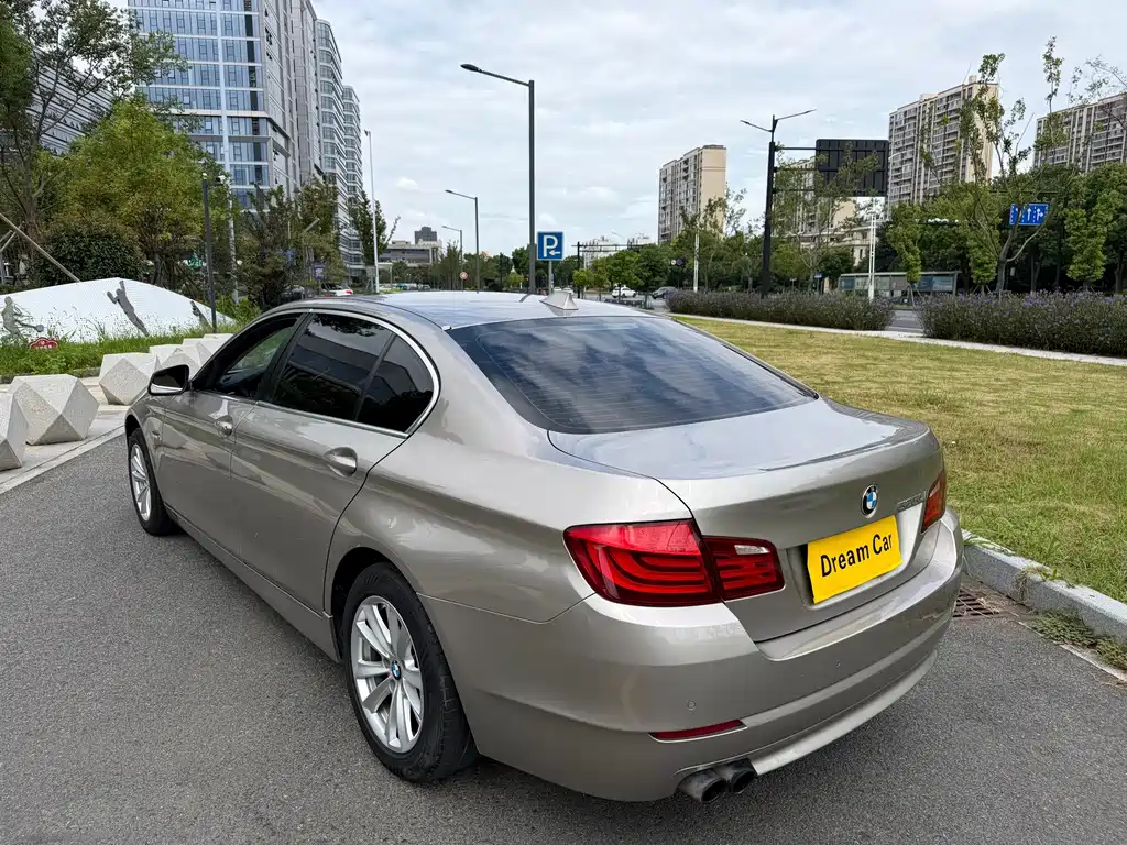 BMW 5 Series — миниатюра 6