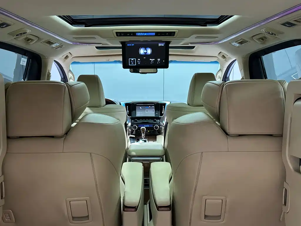 Toyota Alphard — миниатюра 33