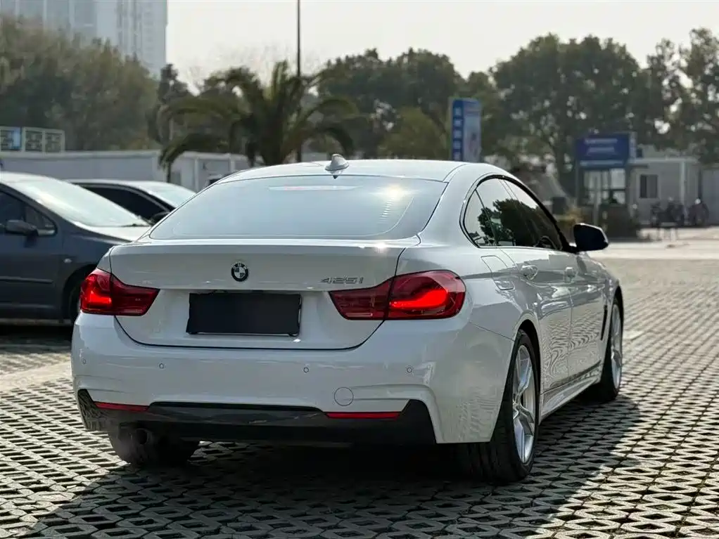BMW 4 SERIES