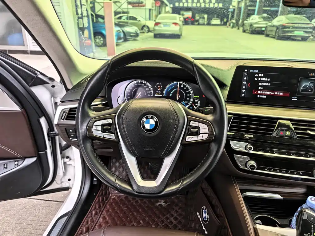 BMW 5 Series New Energy — миниатюра 15