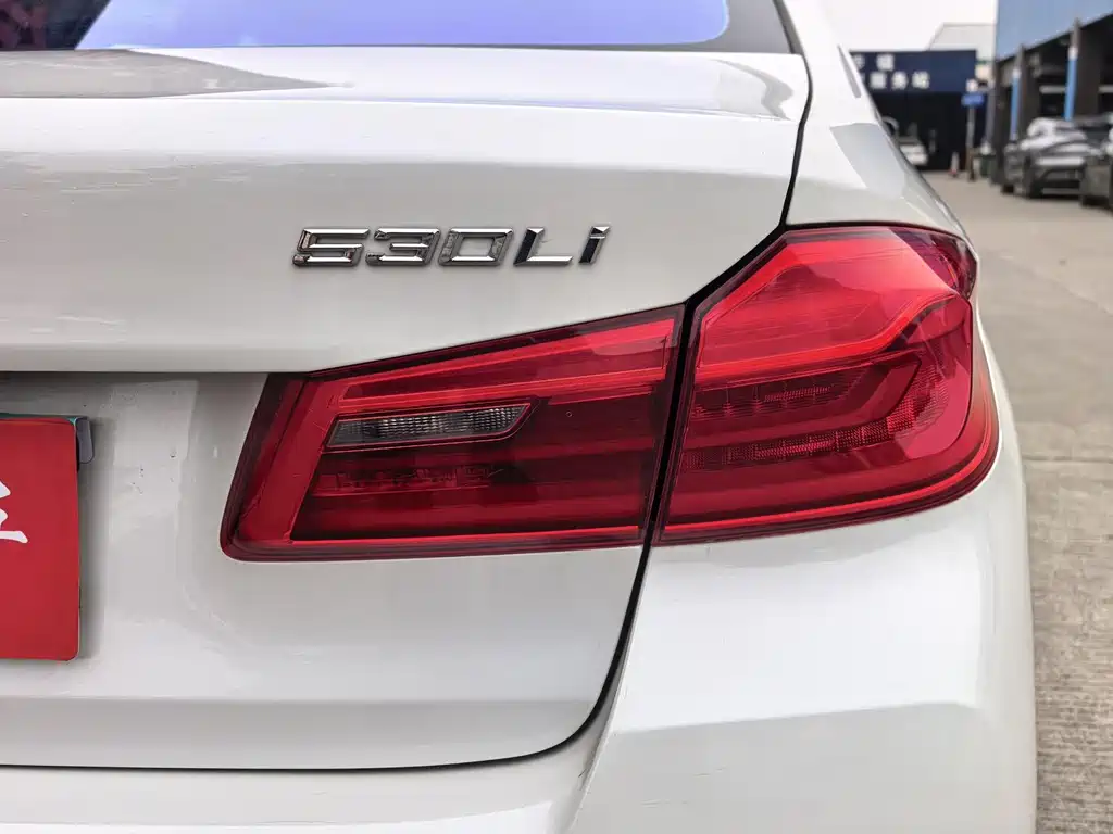 BMW 5 Series New Energy — миниатюра 31