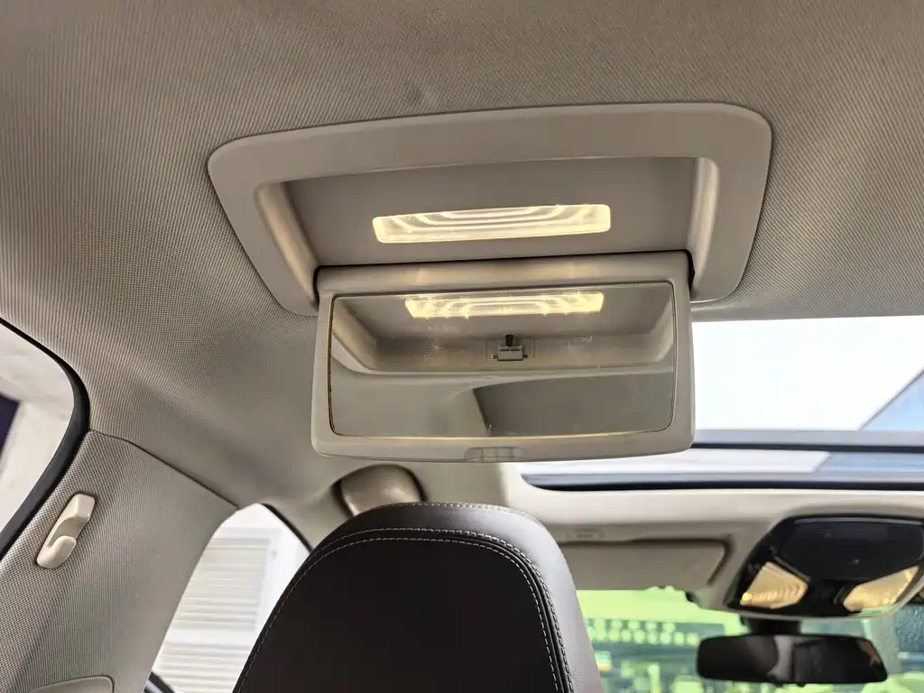BMW 5 Series New Energy — миниатюра 19