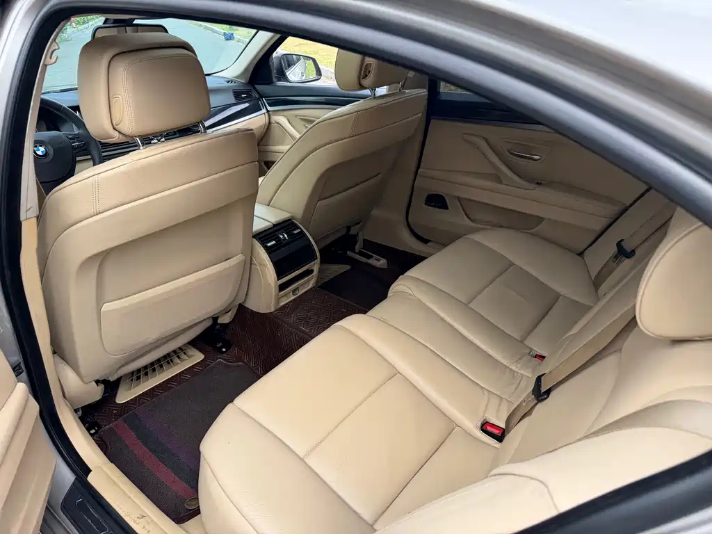 BMW 5 Series — миниатюра 8
