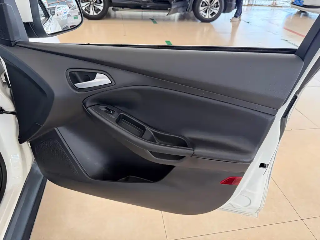 Ford Focus — миниатюра 12