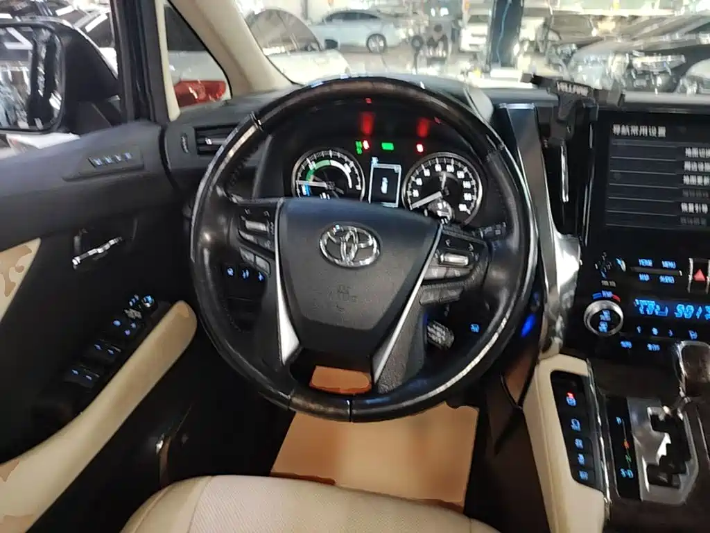 Toyota Vellfire — миниатюра 11