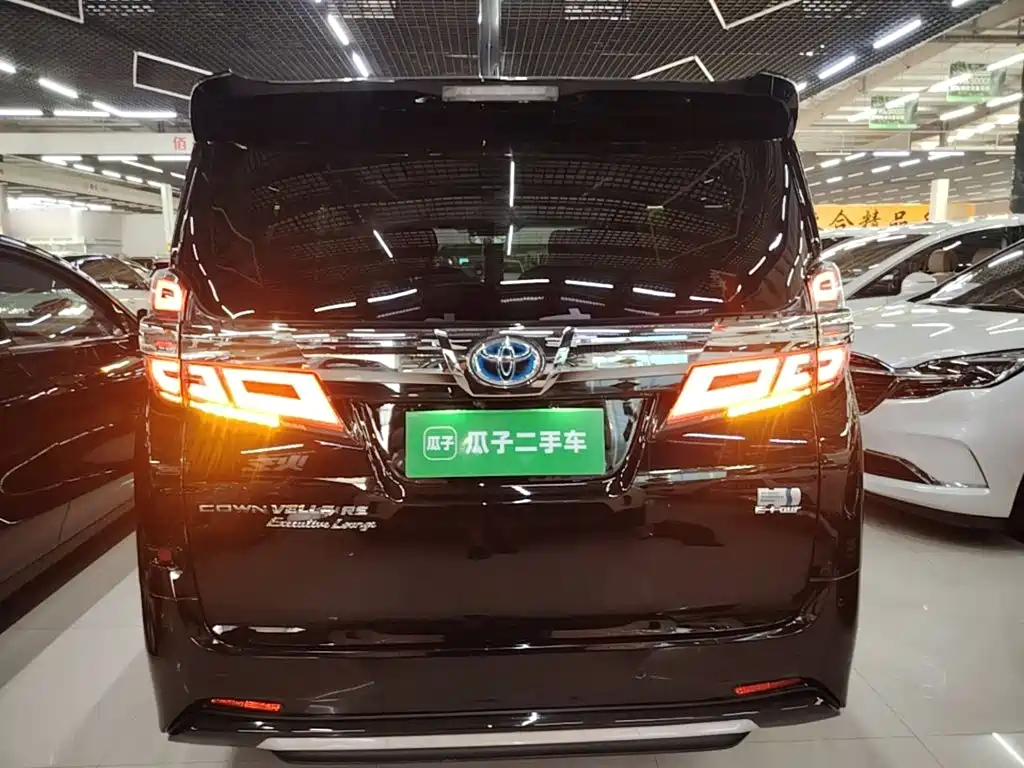 Toyota Vellfire — миниатюра 6