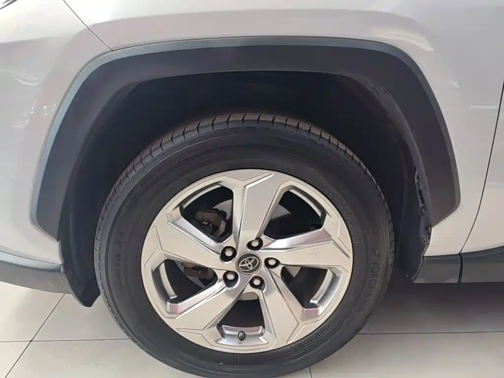 Toyota RAV4 — миниатюра 23