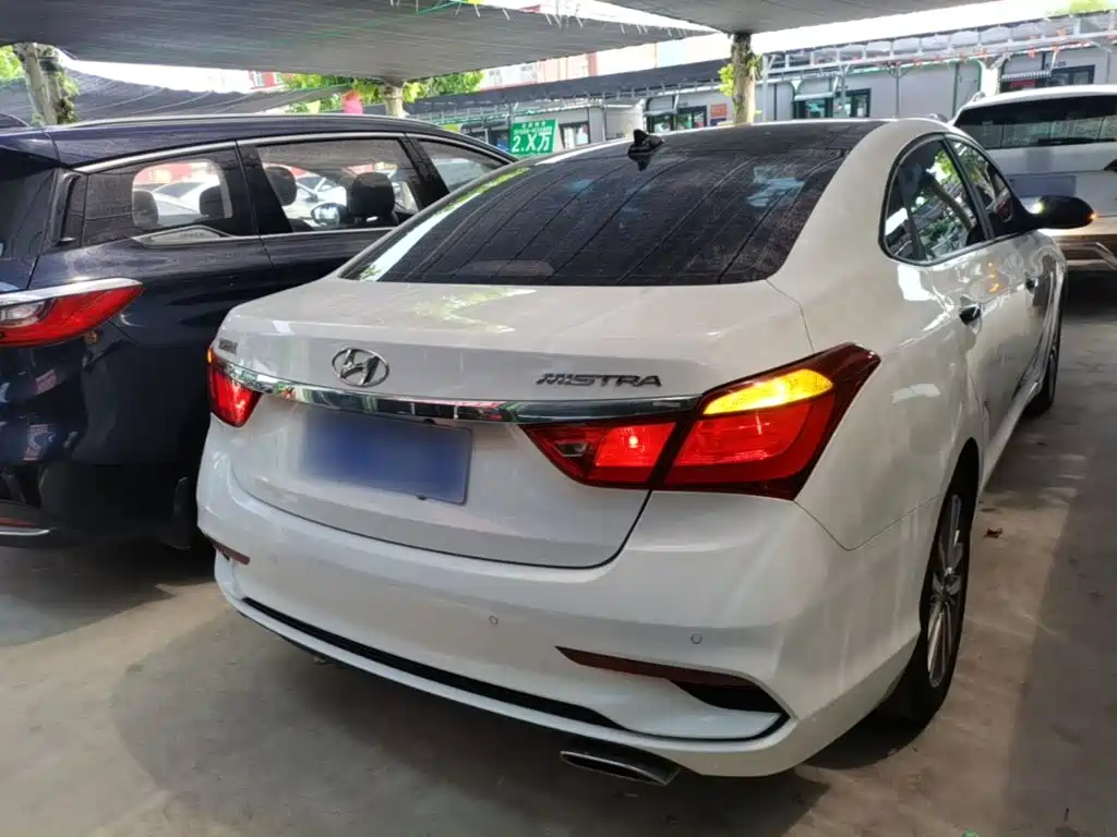 Hyundai Mistra 2017 1.8L AT GLS V