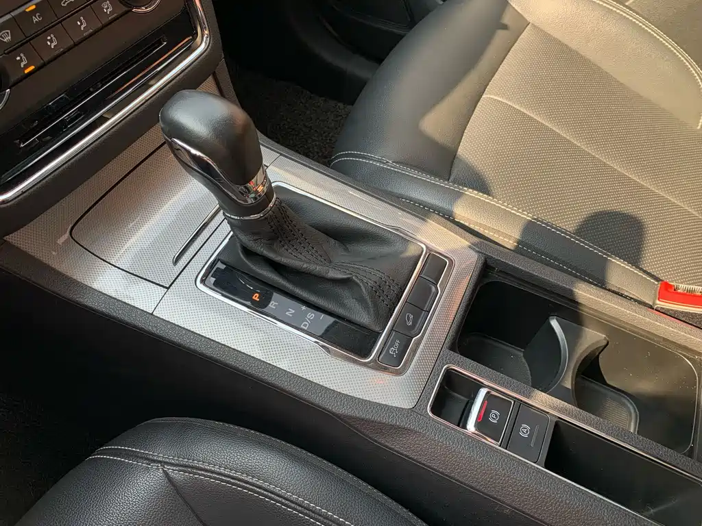 Roewe RX5 — миниатюра 14