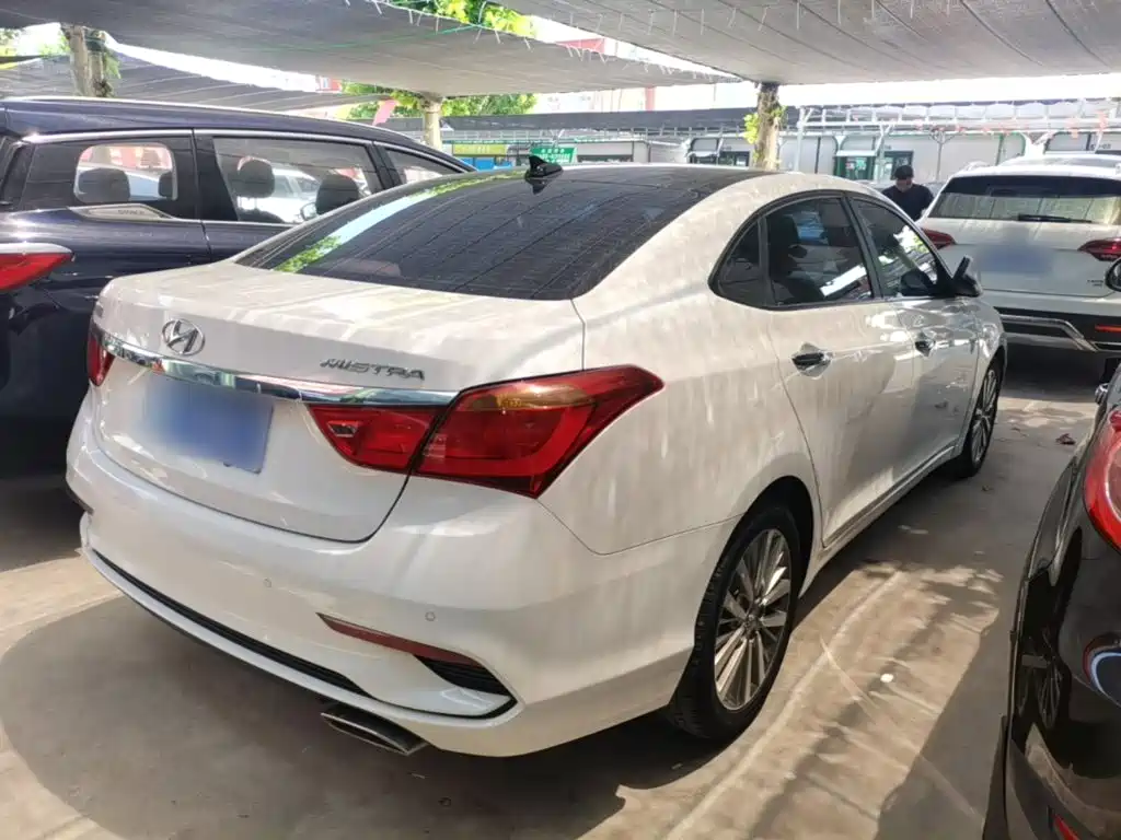 Hyundai Mistra 2017 1.8L AT GLS V