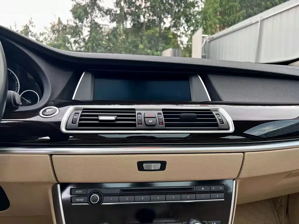 BMW 5 Series GT — миниатюра 13