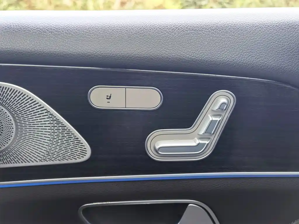 Mercedes-Benz GLE (Import) — миниатюра 40