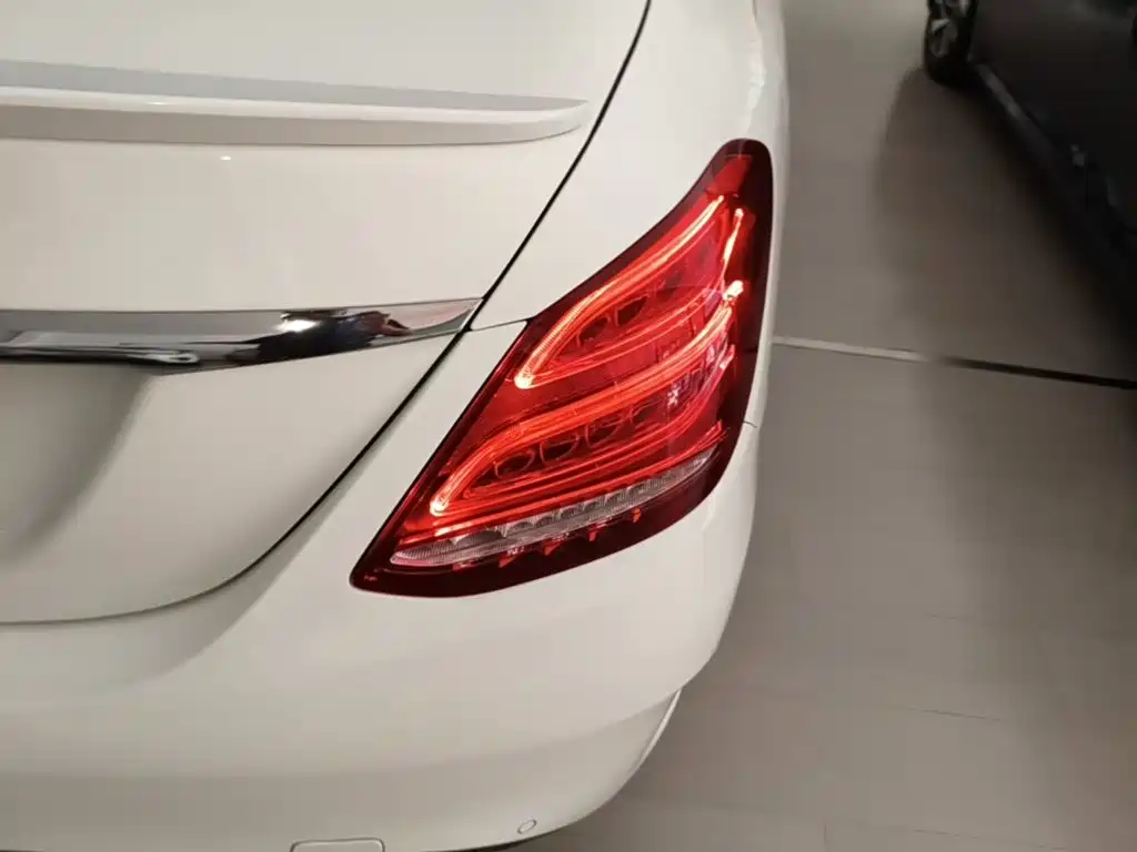 Mercedes-Benz C-Class — миниатюра 8