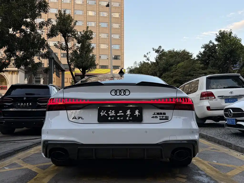 AUDI A7L