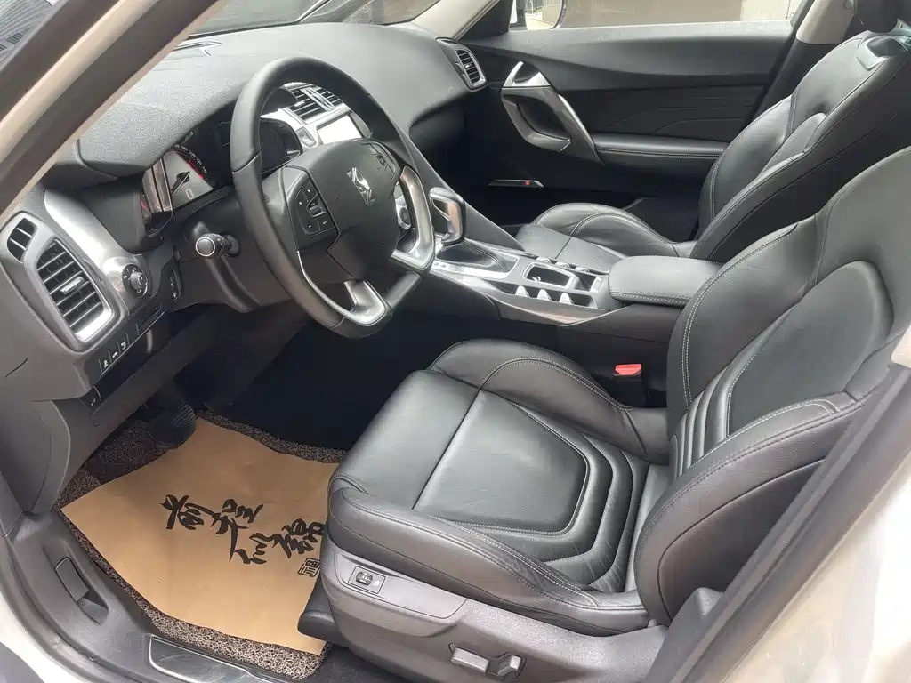 DS 5 2014 1.6T Luxury THP160