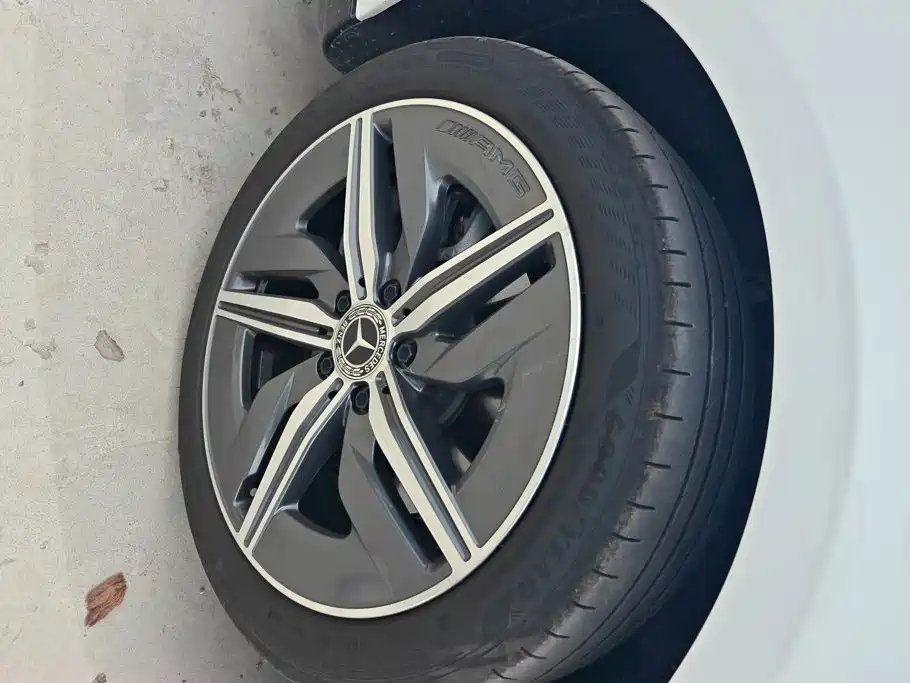 Mercedes-Benz CLA 2025 300L