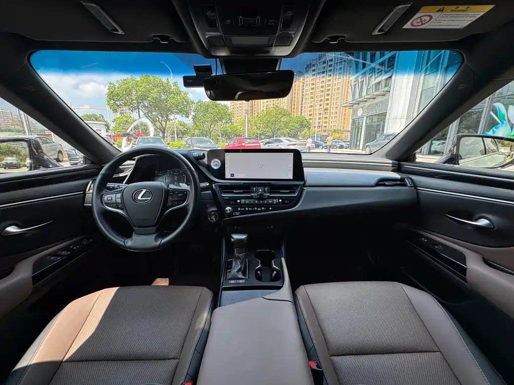 Lexus ES — миниатюра 8