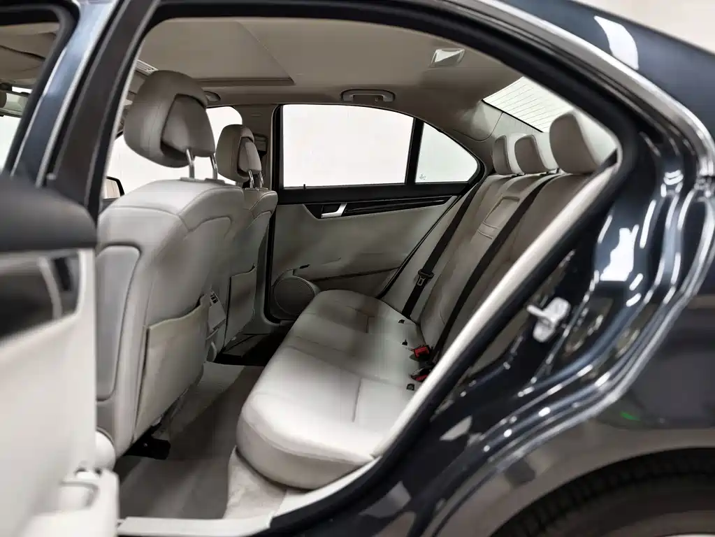 Mercedes-Benz C-Class — миниатюра 6