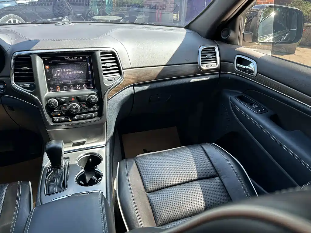 Jeep Grand Cherokee (Import) — миниатюра 12