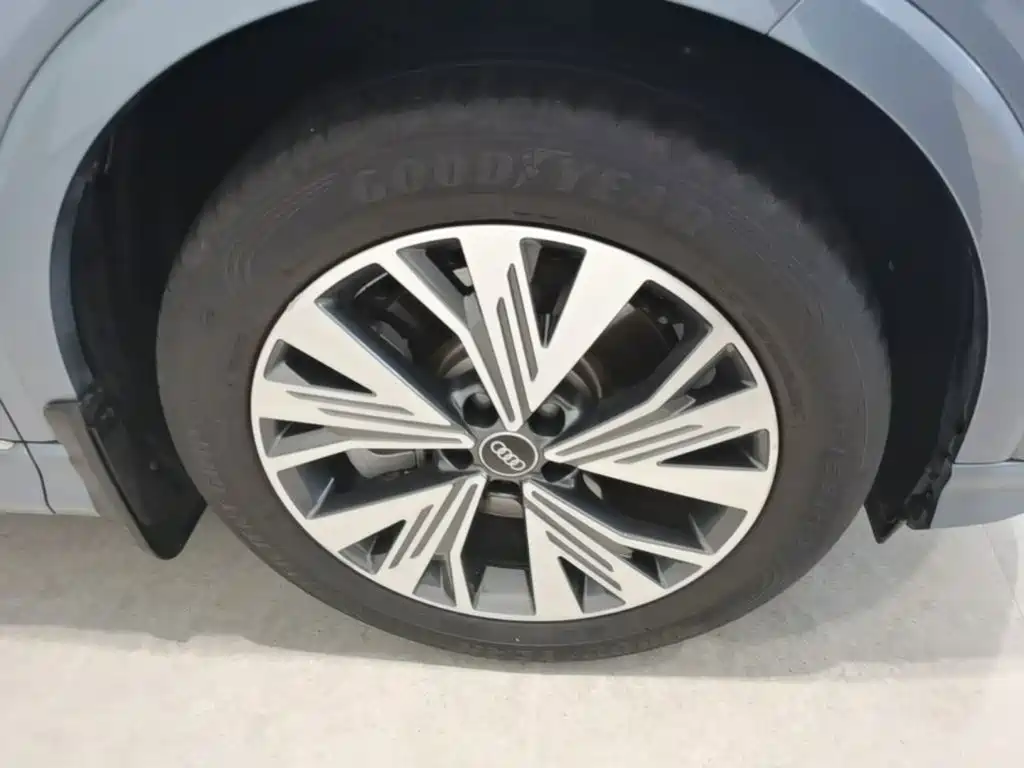 Audi Q4 e-tron — миниатюра 12