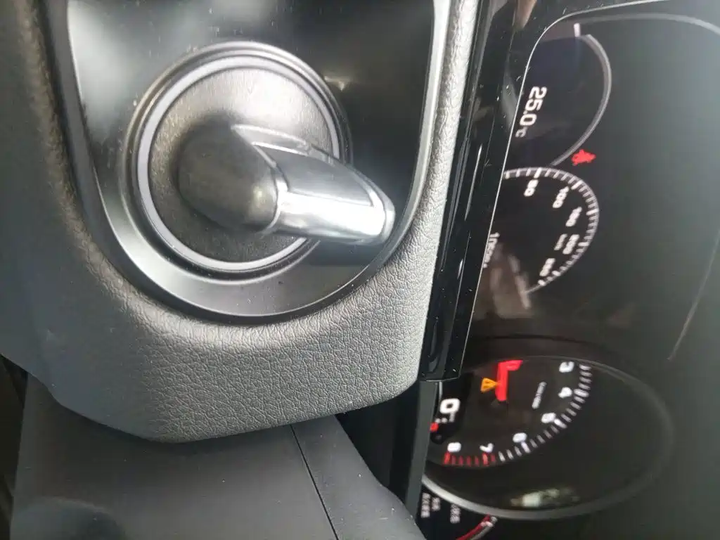 Porsche Cayenne — миниатюра 9