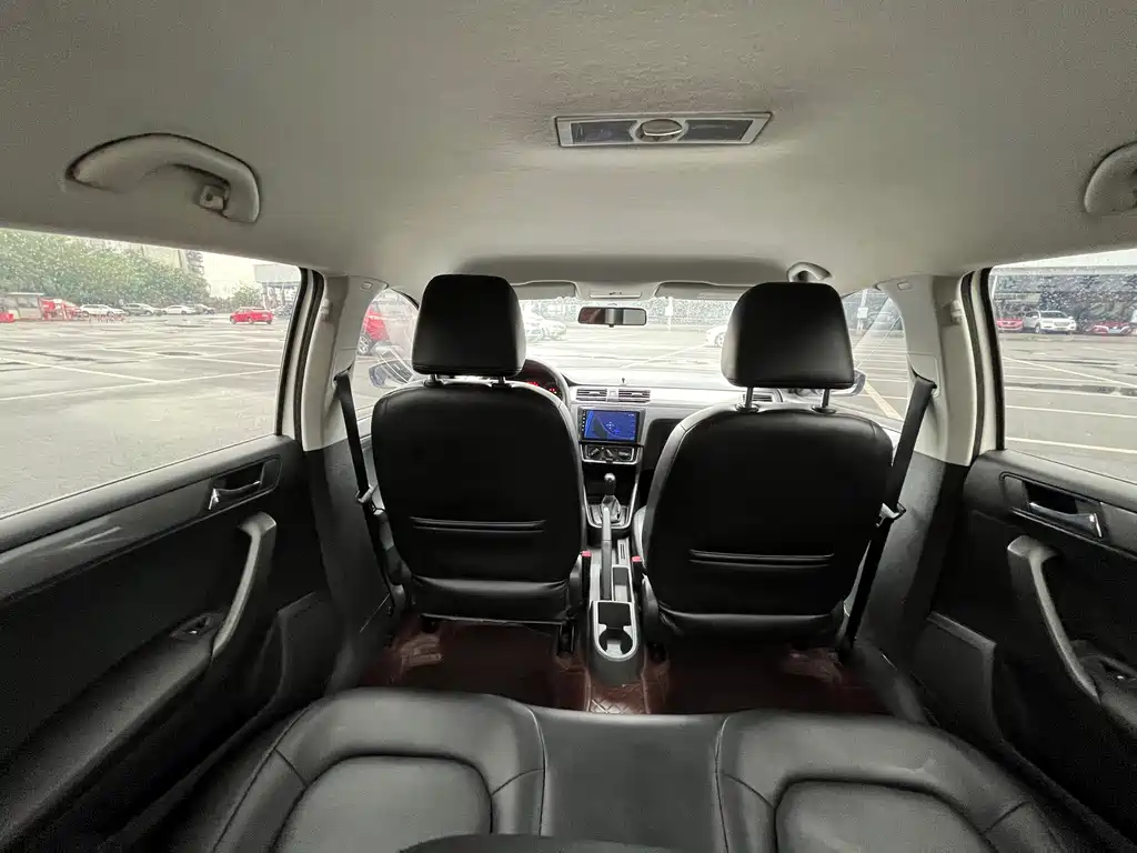 Volkswagen Santana — миниатюра 11