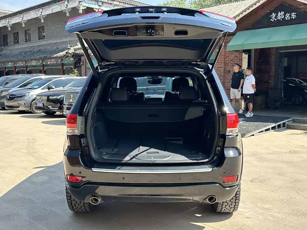 Jeep Grand Cherokee (Import) — миниатюра 29