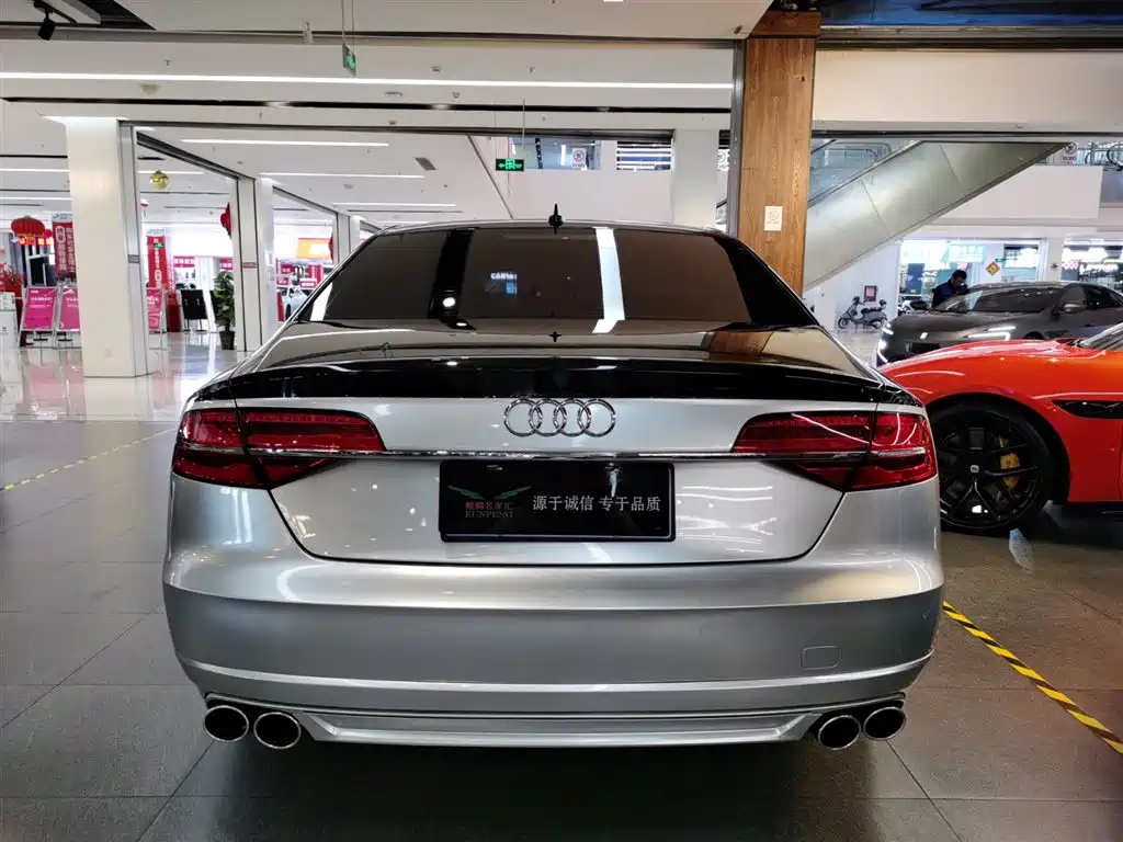 AUDI  A8