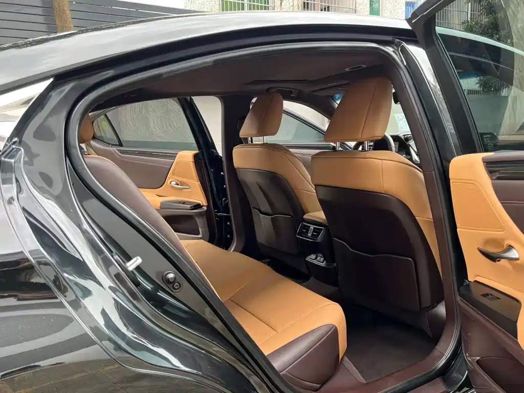 Lexus ES — миниатюра 6