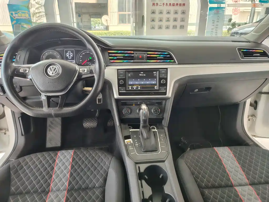 Volkswagen Lamando 2019 230TSI DSG VI