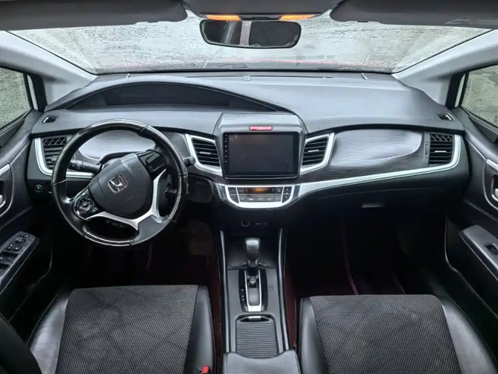 Honda Jade 2014 1.8L AT Comfort Elite 5 мест